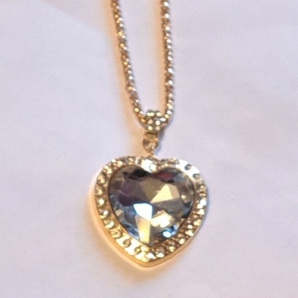 Heart Necklace Crystal Rhinestones surrounding Pendant on 18-22" chain NEW - Picture 10 of 11